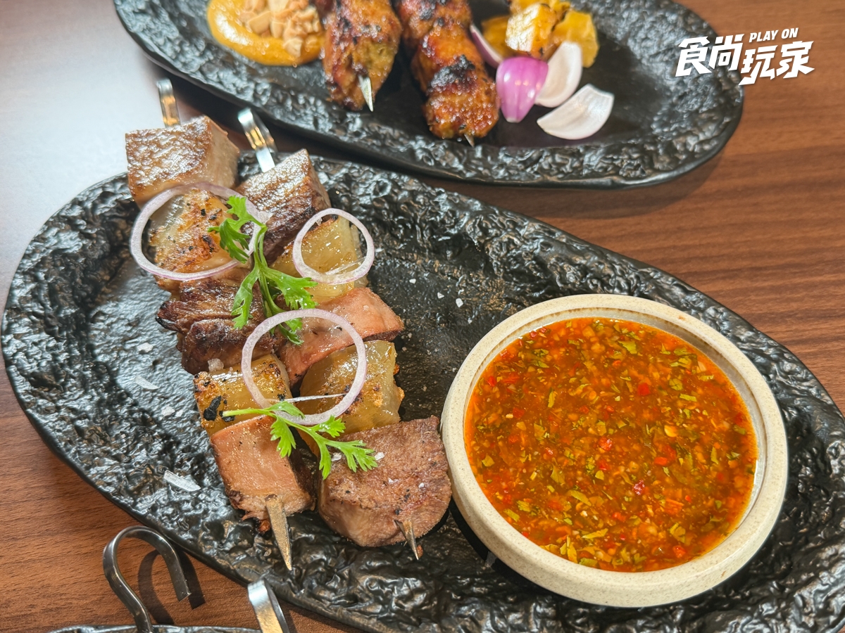 台北約會餐廳＋1！AURA Bar & Grill主打炭火直烤，菲力牛排、胭脂蝦必吃