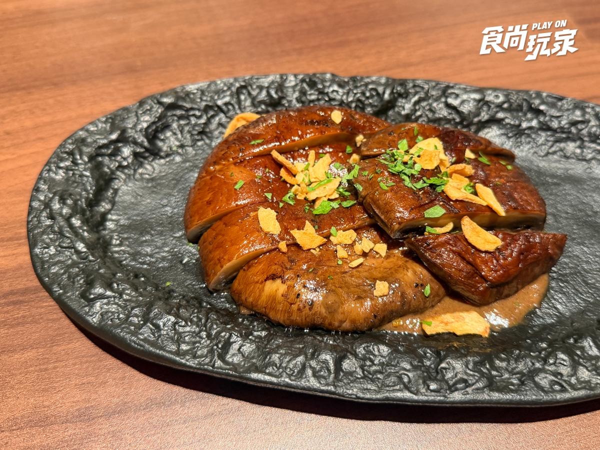 台北約會餐廳＋1！AURA Bar & Grill主打炭火直烤，菲力牛排、胭脂蝦必吃