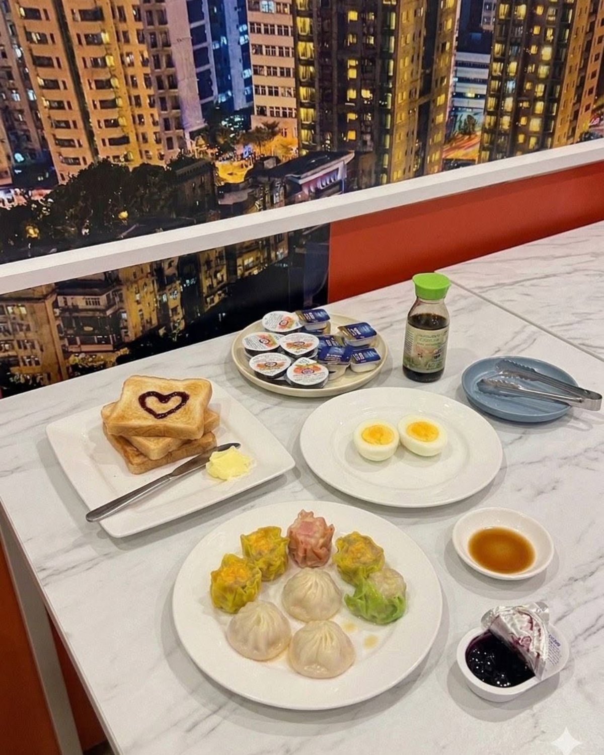 100元早餐吃到飽！隱身西門青旅的自助吧，燒賣、小籠包、現烤吐司隨你吃