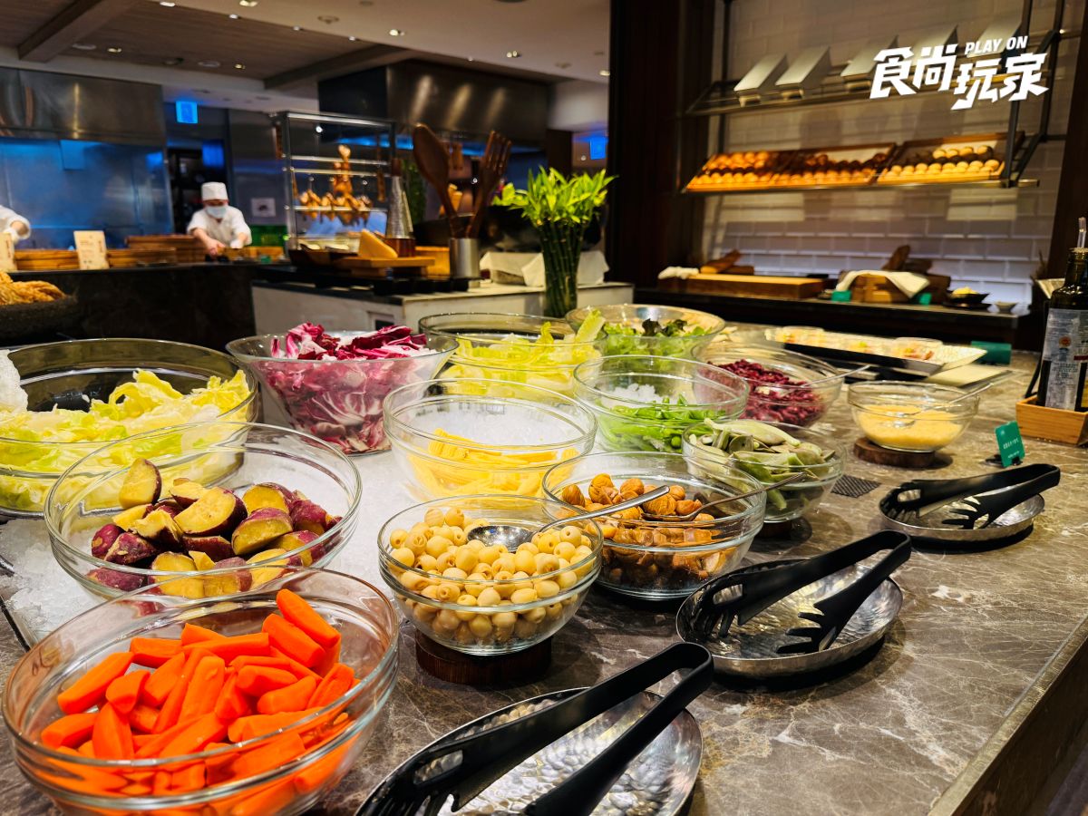吃到飽４人同行１人免費！台南排隊名店、鱔魚意麵、現做愛文芒果冰無限吃
