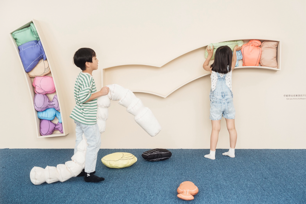 上百個大型積木小孩玩瘋了!暑假最新展覽「闖關遊戲+貼紙牆」,18歲以下免費 上百個大型積木小孩玩瘋了!暑假最新展覽「闖關遊戲+貼紙牆」,18歲以下免費