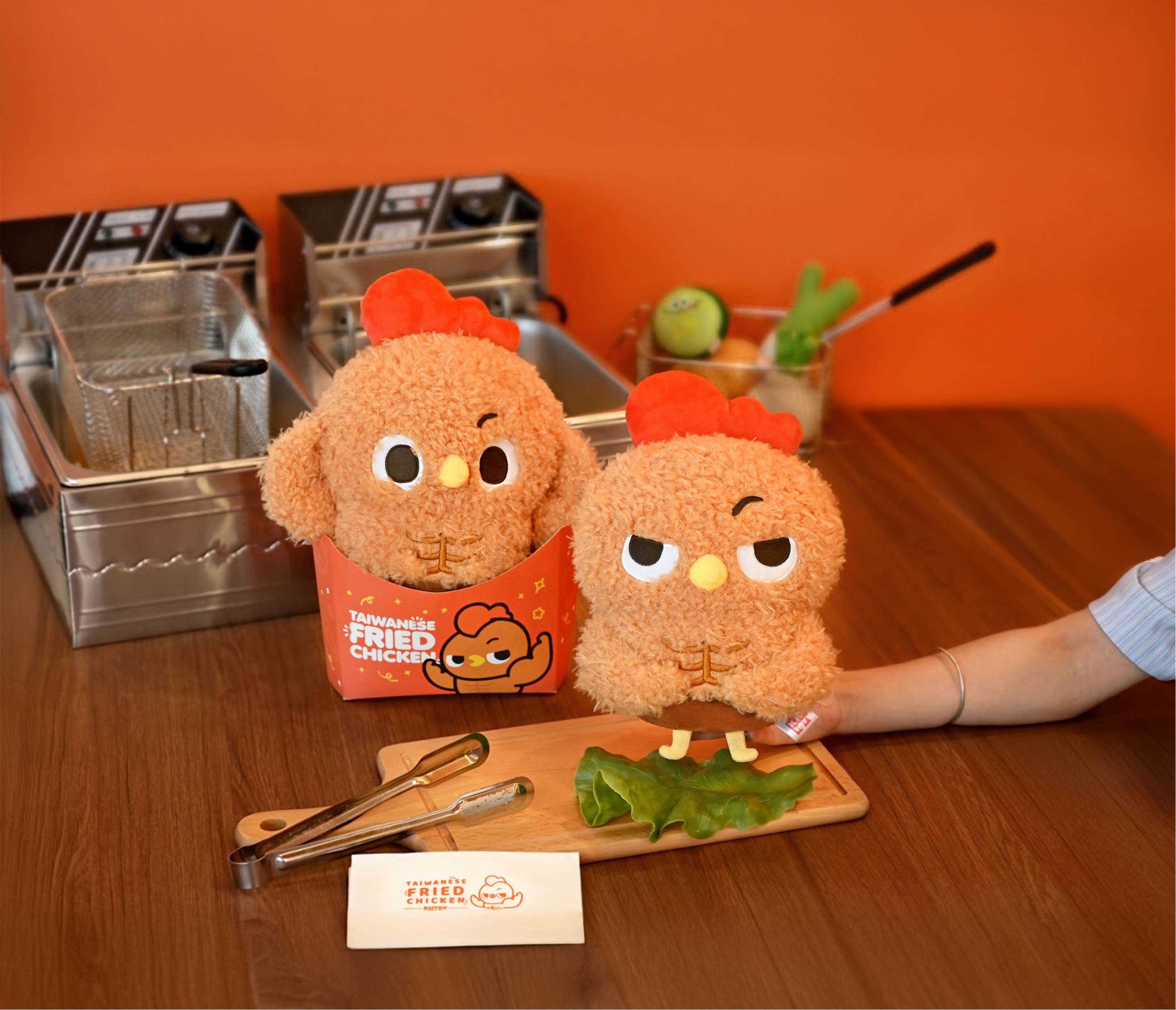 全台最大絨毛玩偶樂園！鹽酥雞DIY、玩總５＋三麗鷗新品，HOLA哆啦A夢新品一次看