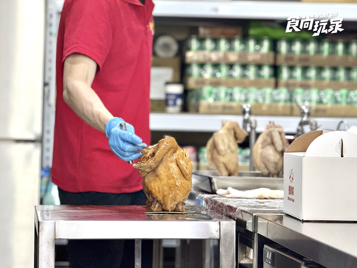 「手扒雞始祖」香雞城升級了!全新內用區登場,經典「靈魂麻辣醬」免費續加 「手扒雞始祖」香雞城升級了!全新內用區登場,經典「靈魂麻辣醬」免費續加