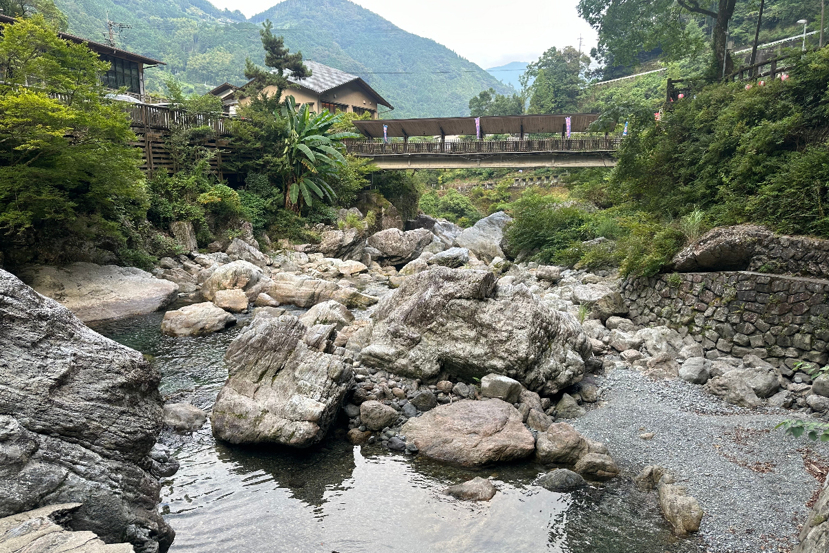 日本高知獨家玩法！海上吃BBQ、划水晶獨木舟，直飛探索四國最療癒城市