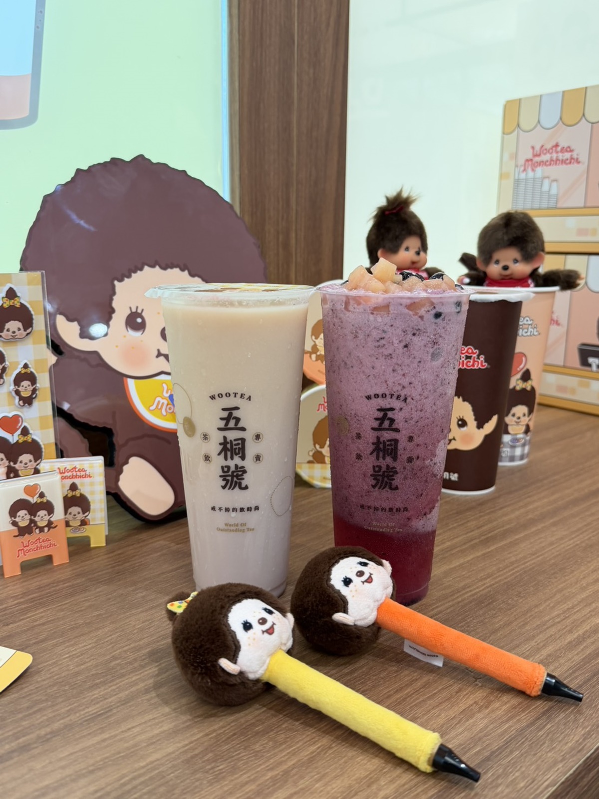 五桐號x蒙奇奇手搖杯!藍莓飲、周邊開搶,韓系超Q比熊+貴賓狗周邊同步收 五桐號x蒙奇奇手搖杯!藍莓飲、周邊開搶,韓系超Q比熊+貴賓狗周邊同步收