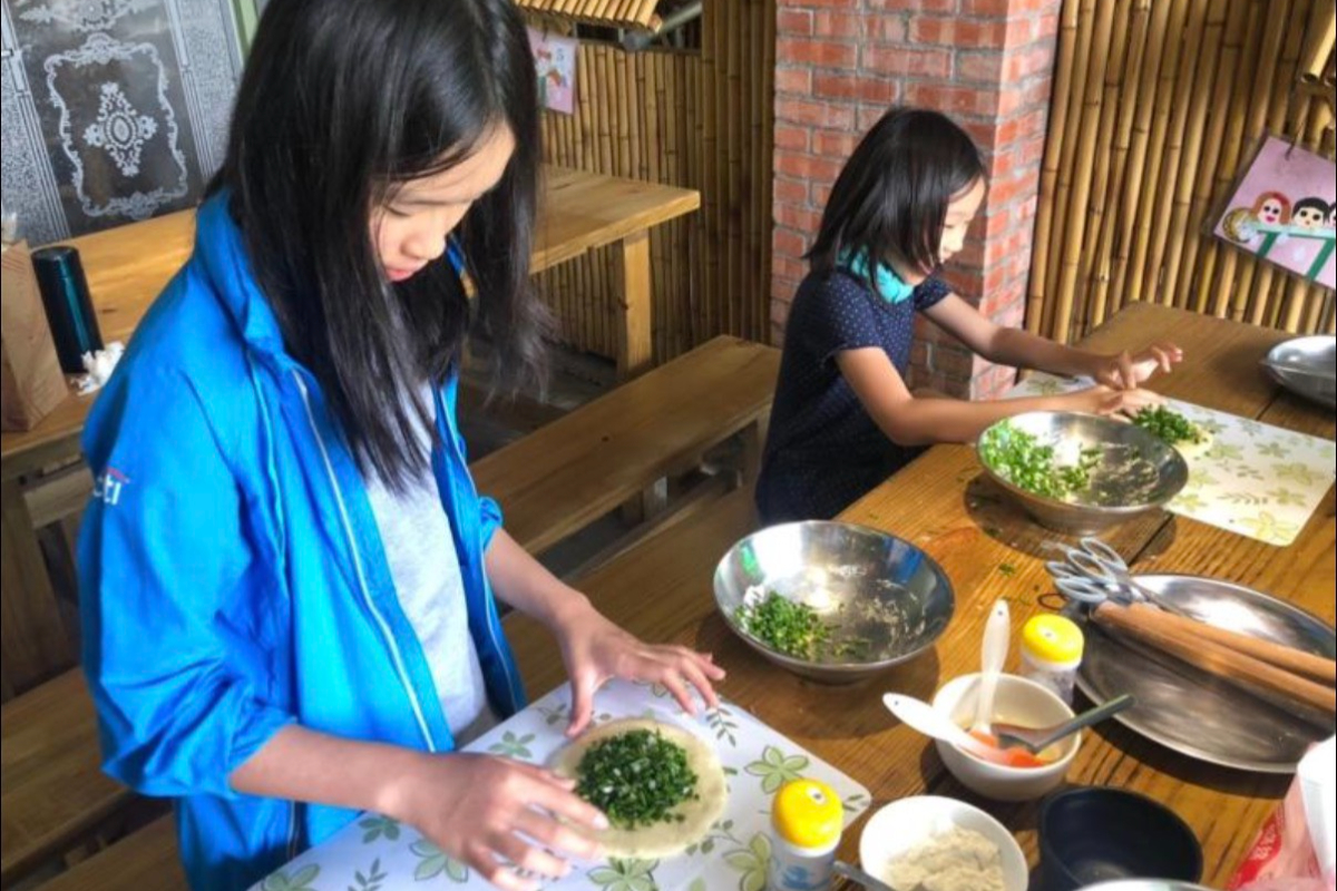 隱藏版山林日式流水麵！DIY甩麵、蔥油餅、種珠蔥體驗，吃完還能逛石碇老街