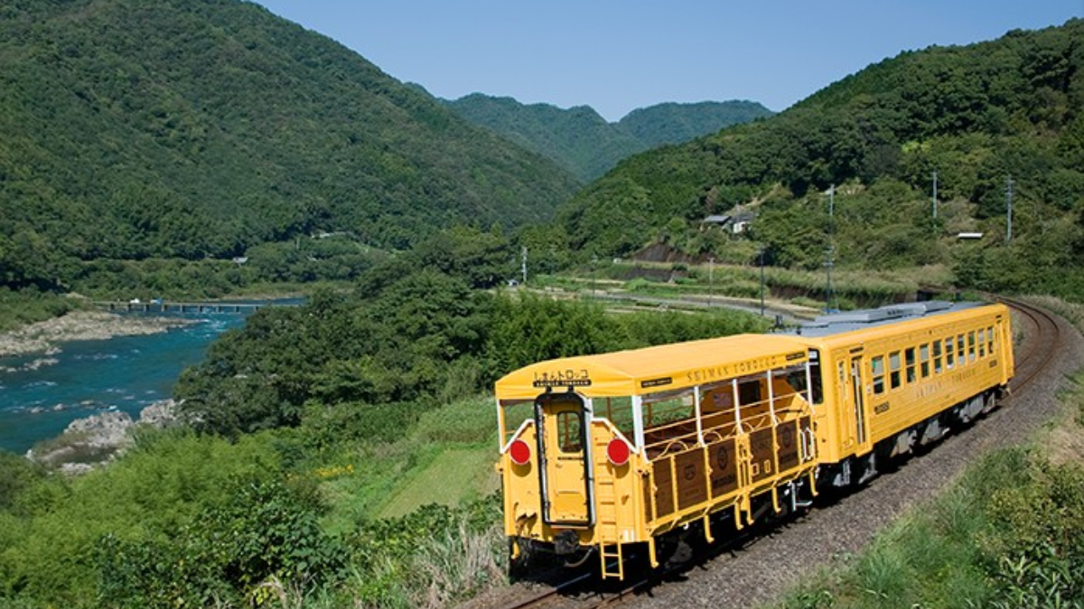 日本高知特色鐵道一次看！最美海景列車、No.1路面電車，還有超Q麵包超人、河童號
