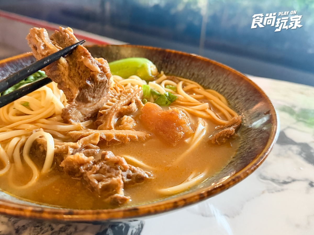 張孝全也來過！民生社區美食「華國私廚」打造酒吧，牛肉麵、日本生蠔必吃