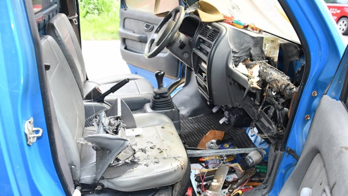 「車內放１物」竟起火燃燒！消防局警告10大危險品：手機、芳香劑都上榜