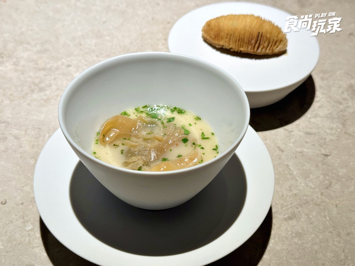 高CP值「米其林一星」千元有找!牛肉麵、梅干扣肉變法餐,免費續洋芋、玩盲盒 高CP值「米其林一星」千元有找!牛肉麵、梅干扣肉變法餐,免費續洋芋、玩盲盒