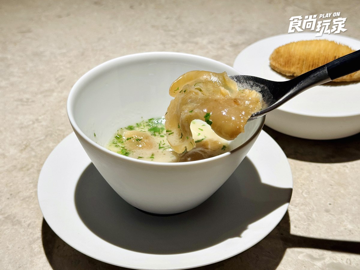 高CP值「米其林一星」千元有找!牛肉麵、梅干扣肉變法餐,免費續洋芋、玩盲盒 高CP值「米其林一星」千元有找!牛肉麵、梅干扣肉變法餐,免費續洋芋、玩盲盒