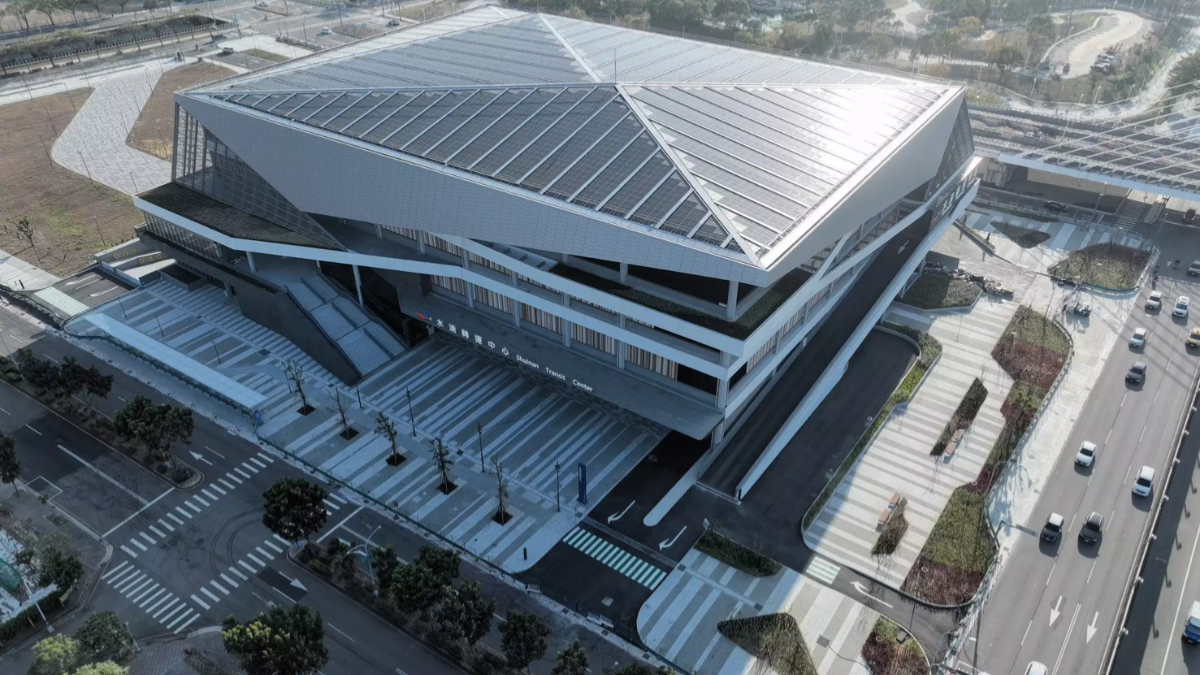 史努比粉絲衝了！台中最萌免費打卡點，６公尺巨型Snoopy限時15天登場