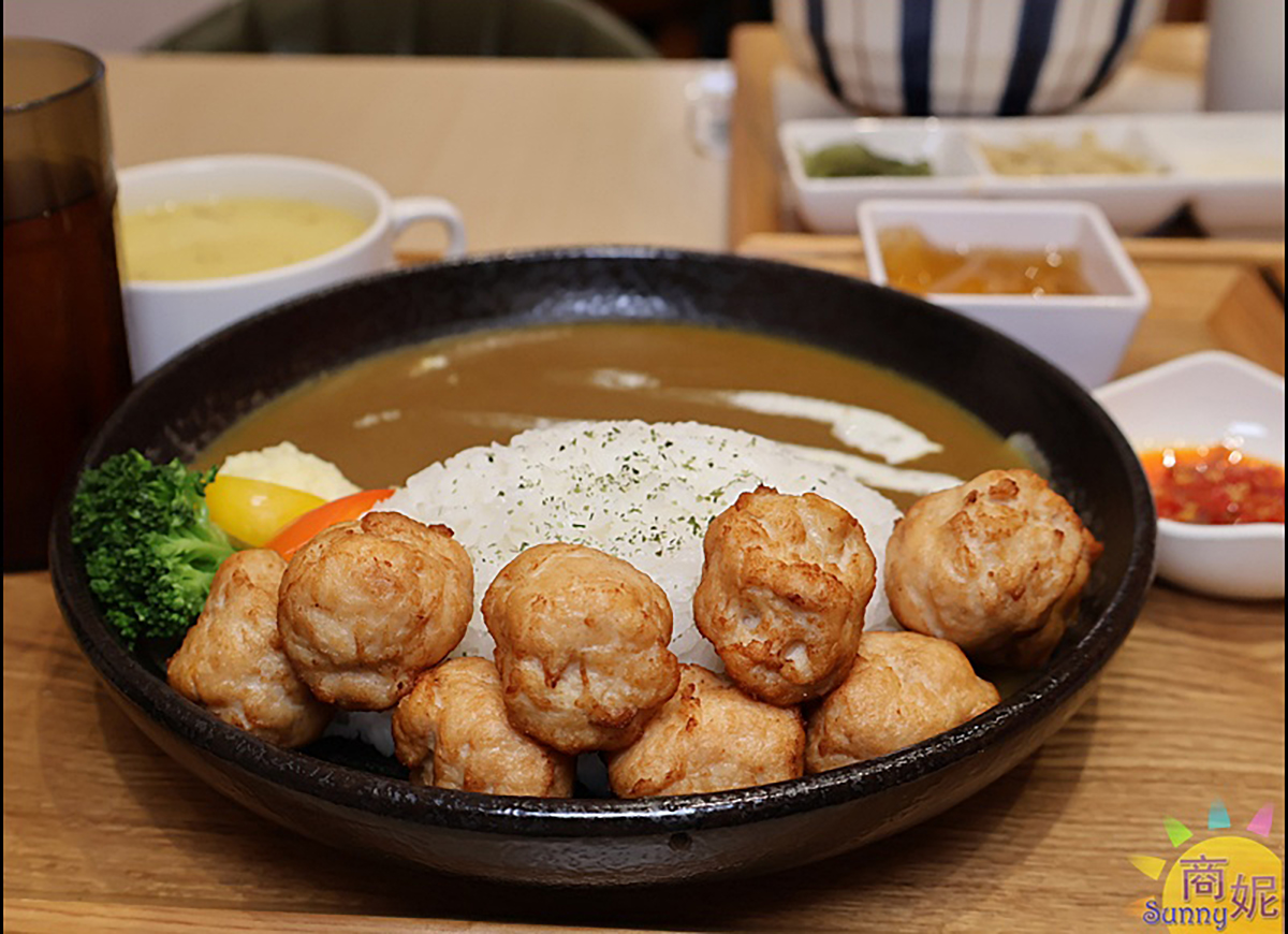 139元日式咖哩＋自助吧吃到飽！台中平價咖哩飯推薦，霜淇淋、濃湯無限供應