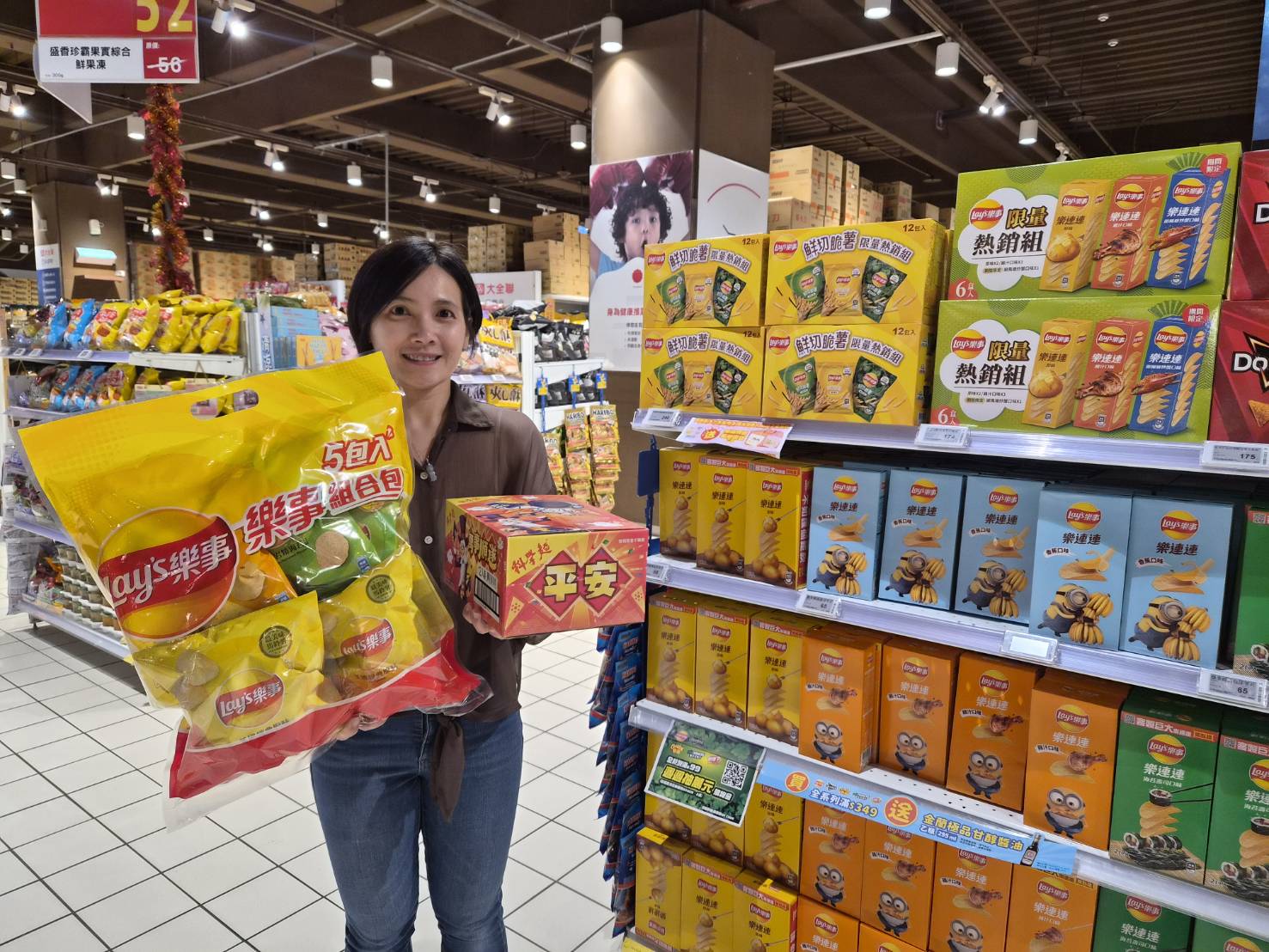 2026中元普渡採買攻略！萬家福買一送一、愛買送媽祖燈箱，餅乾箱135元起