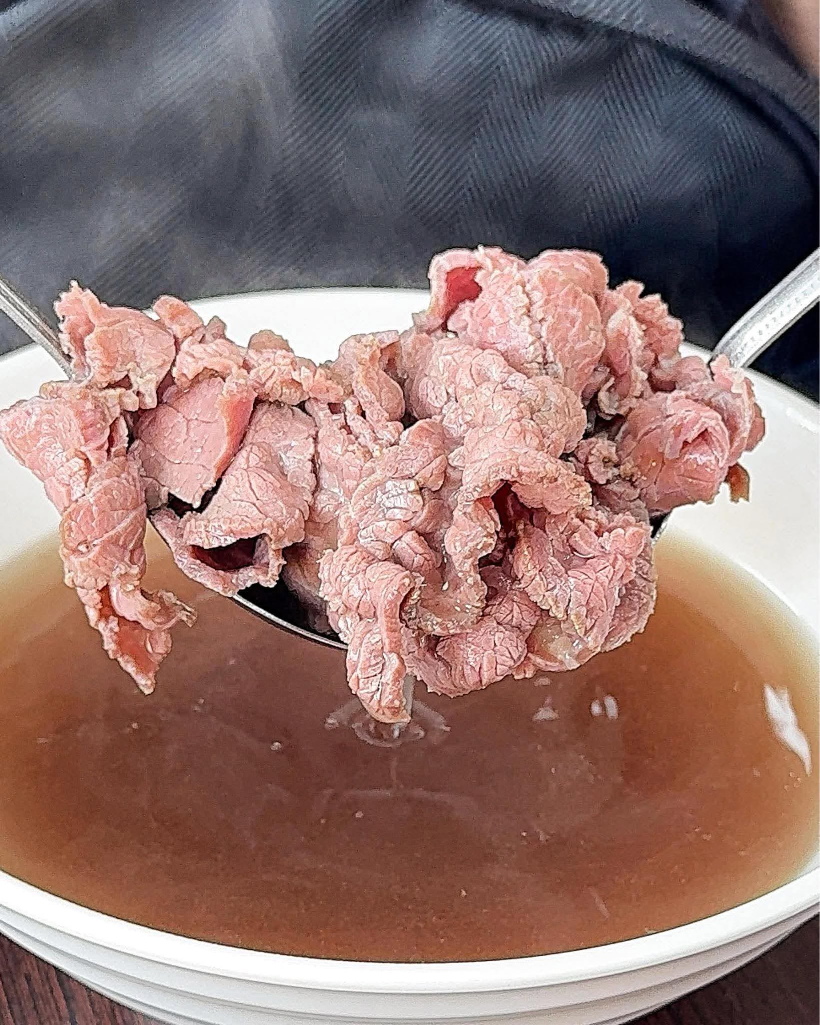 台南牛肉湯推薦！120元開喝牛肉湯、肉燥飯吃到飽，金曲歌后彭佳慧也來朝聖