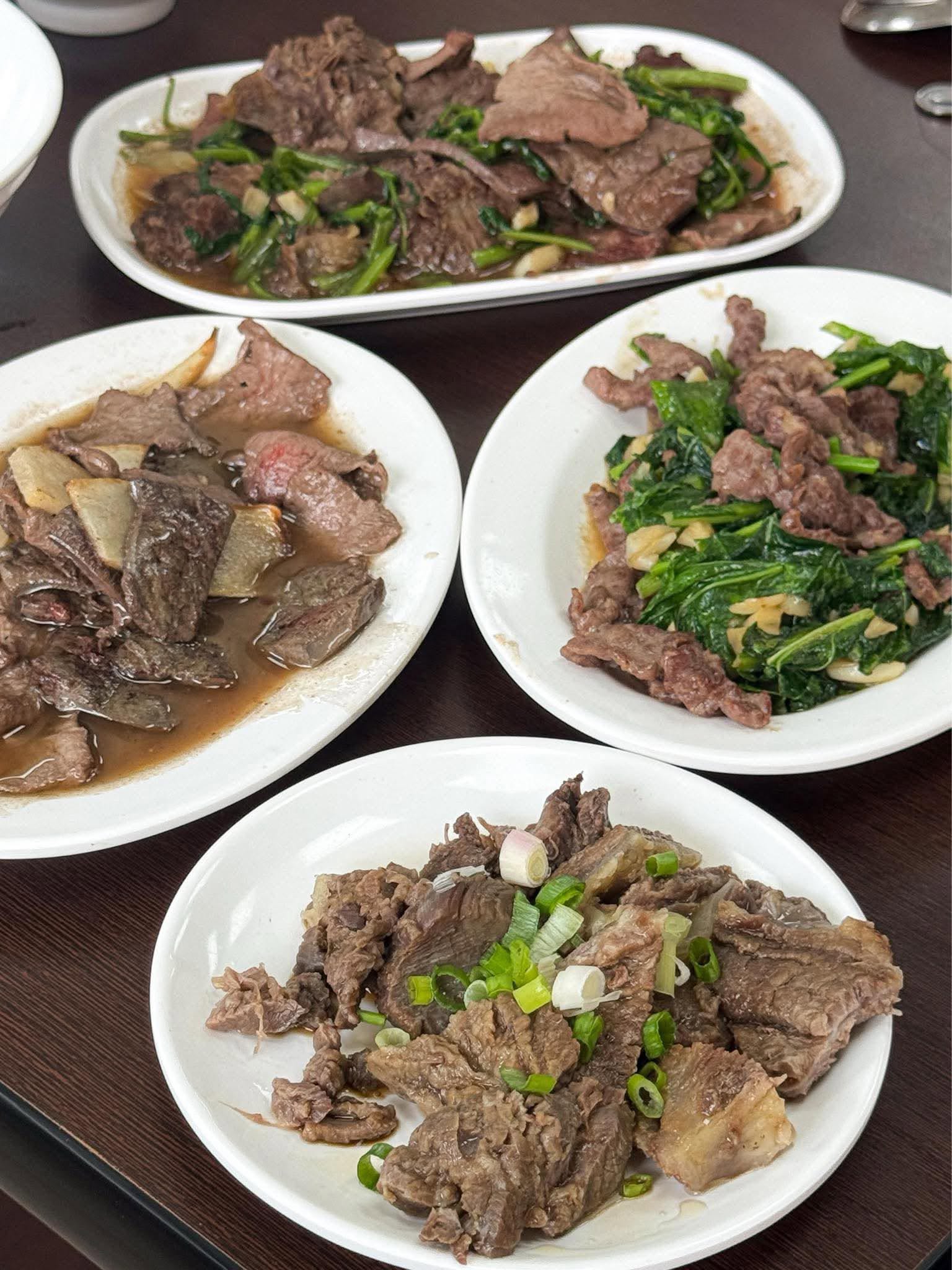 台南牛肉湯推薦!120元開喝牛肉湯、肉燥飯吃到飽,金曲歌后彭佳慧也來朝聖 台南牛肉湯推薦!120元開喝牛肉湯、肉燥飯吃到飽,金曲歌后彭佳慧也來朝聖