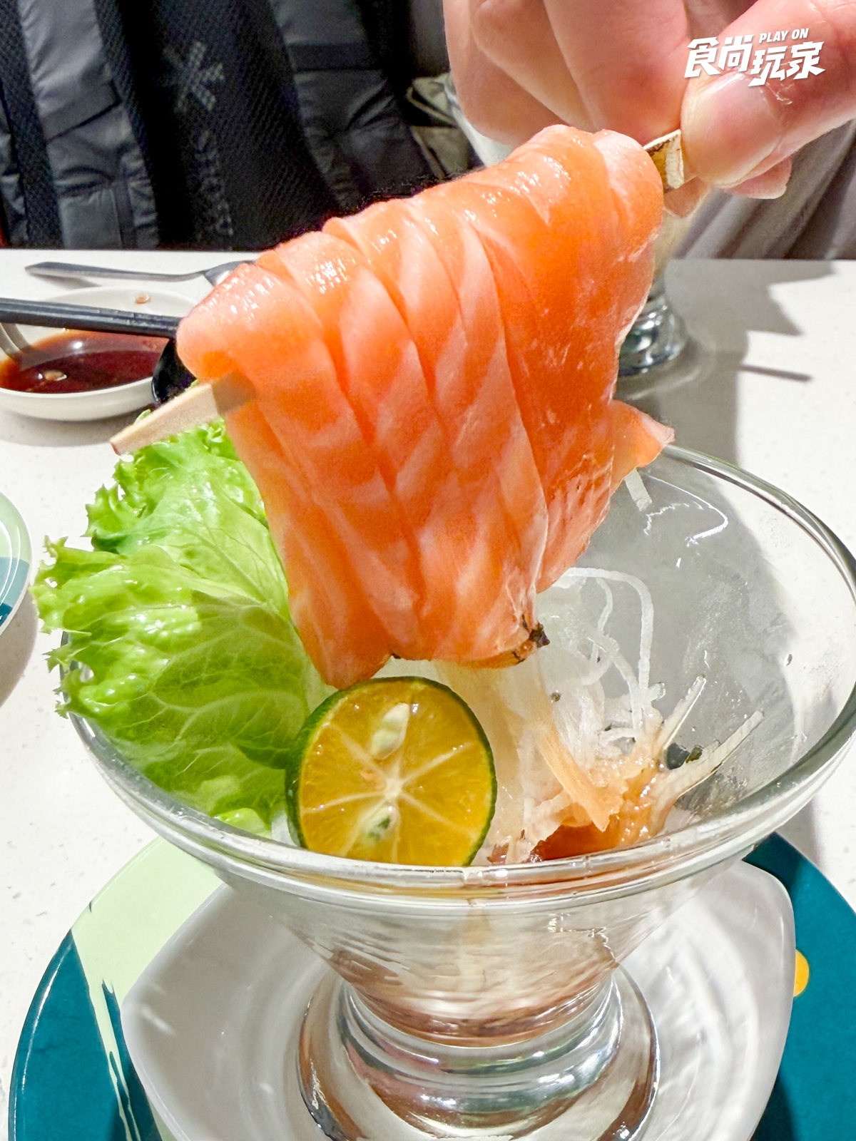 爭鮮推出獵奇美食！鮭魚卵霜淇淋、鮭魚千層蛋糕等你挑戰，鮭魚造型扇必收