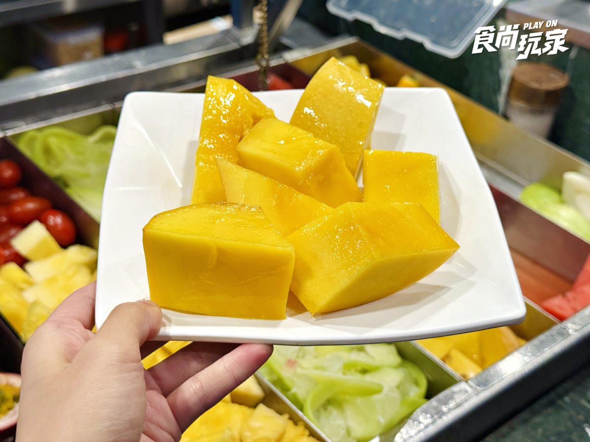 全台最狂火鍋「芒果吃到飽」!百款芒果甜點、雪花冰無限吃,活蝦、雪蟹腳任夾 全台最狂火鍋「芒果吃到飽」!百款芒果甜點、雪花冰無限吃,活蝦、雪蟹腳任夾