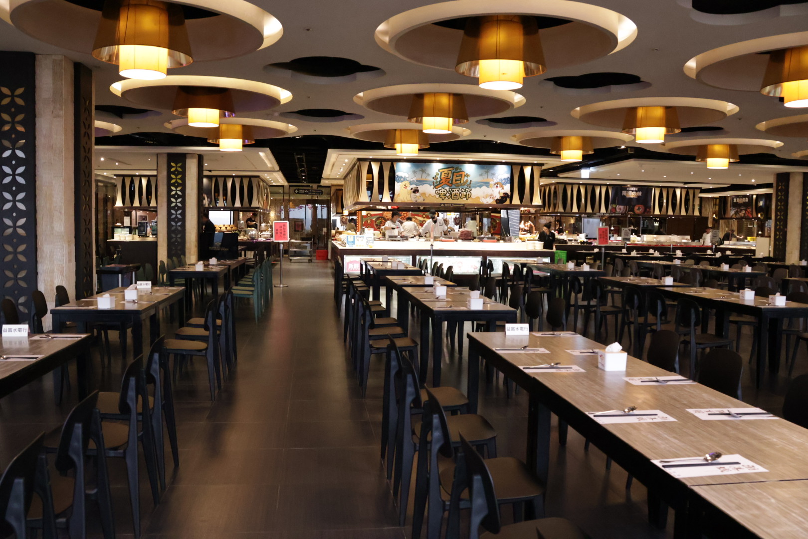 台中超狂Buffet！最低818元起，生魚片、牛肉湯、港點吃到飽，在地人最高７折