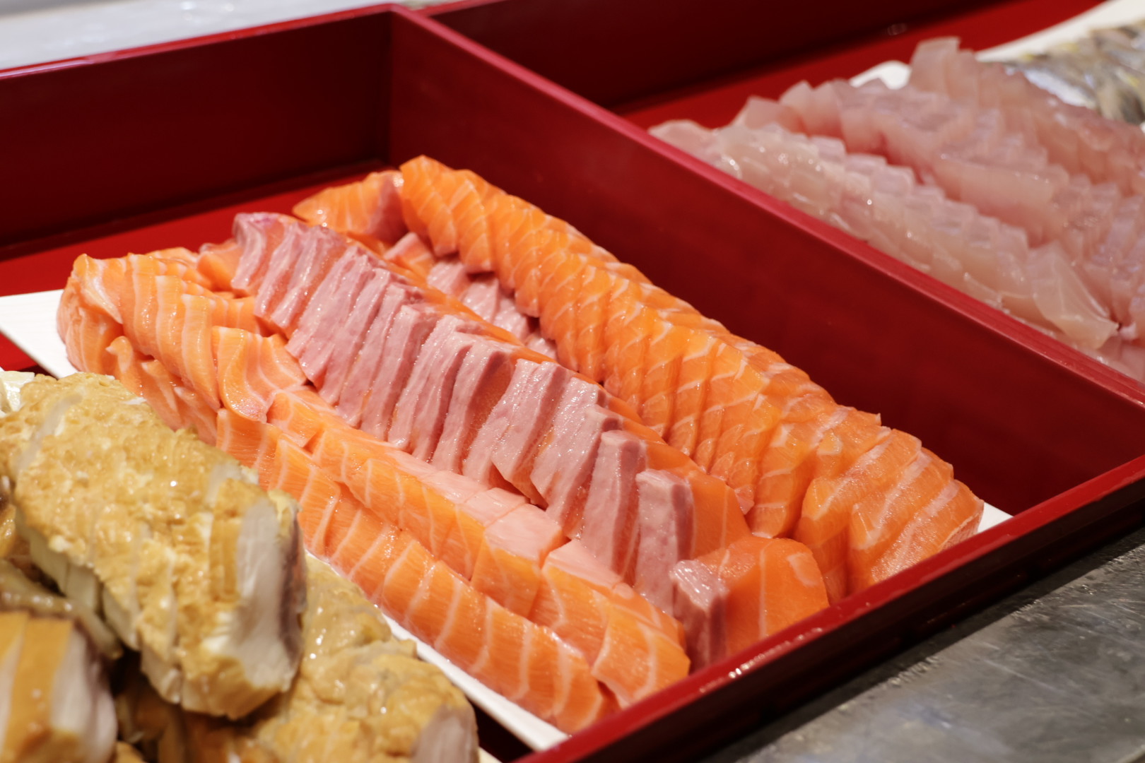 台中超狂Buffet！最低818元起，生魚片、牛肉湯、港點吃到飽，在地人最高７折
