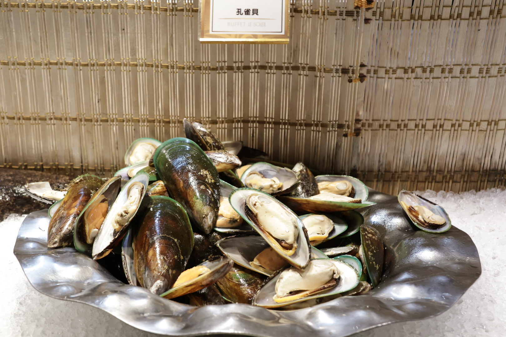 台中超狂Buffet！最低818元起，生魚片、牛肉湯、港點吃到飽，在地人最高７折