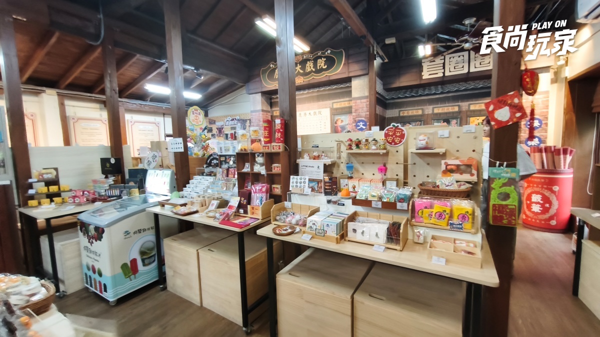 鹿港老街復古新玩法！跟著林美秀吃爆百年水晶餃、旗袍搭三輪車漫遊古城