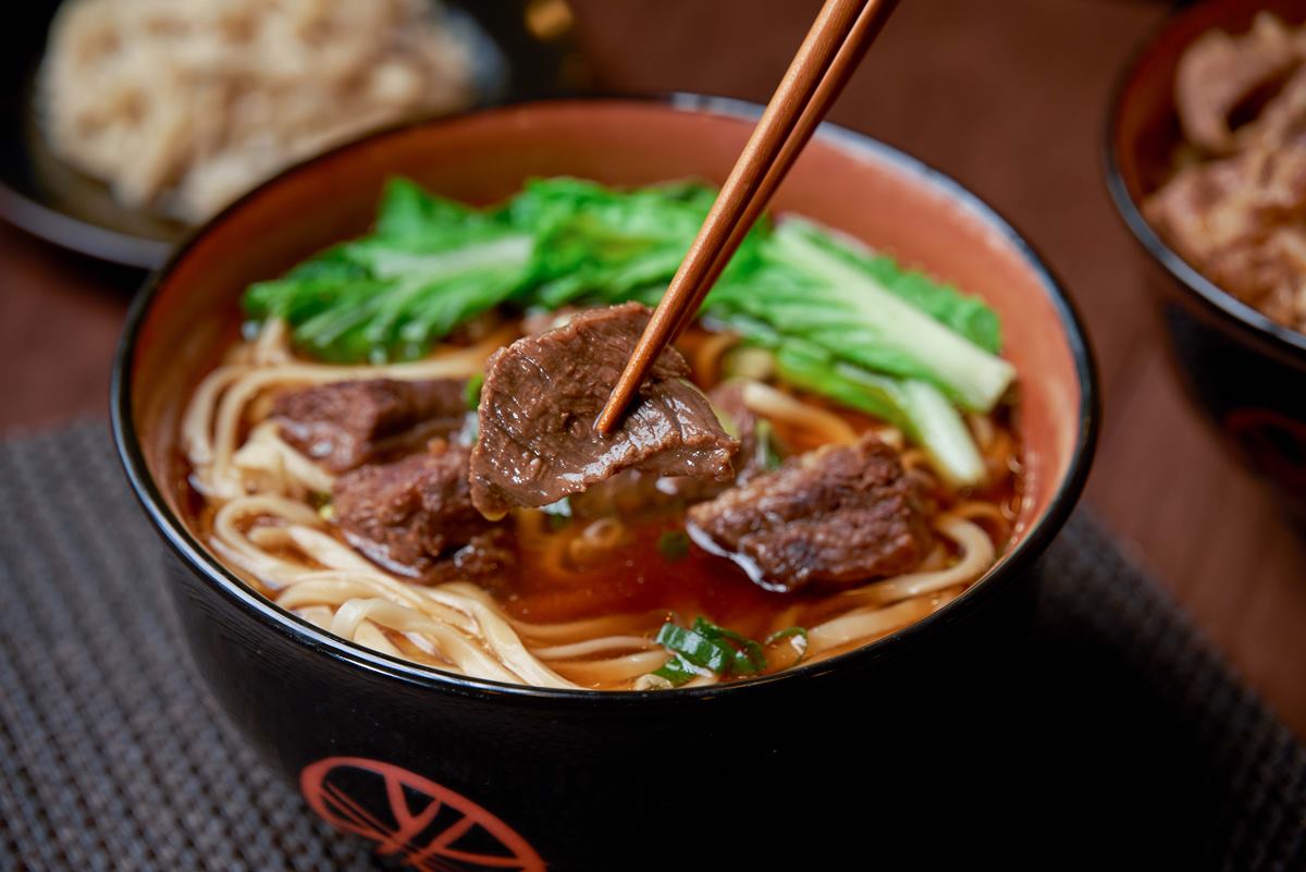 「三商巧福」牛肉麵只要139元！咖哩雞肉套餐現省86元，快閃５天手刀衝
