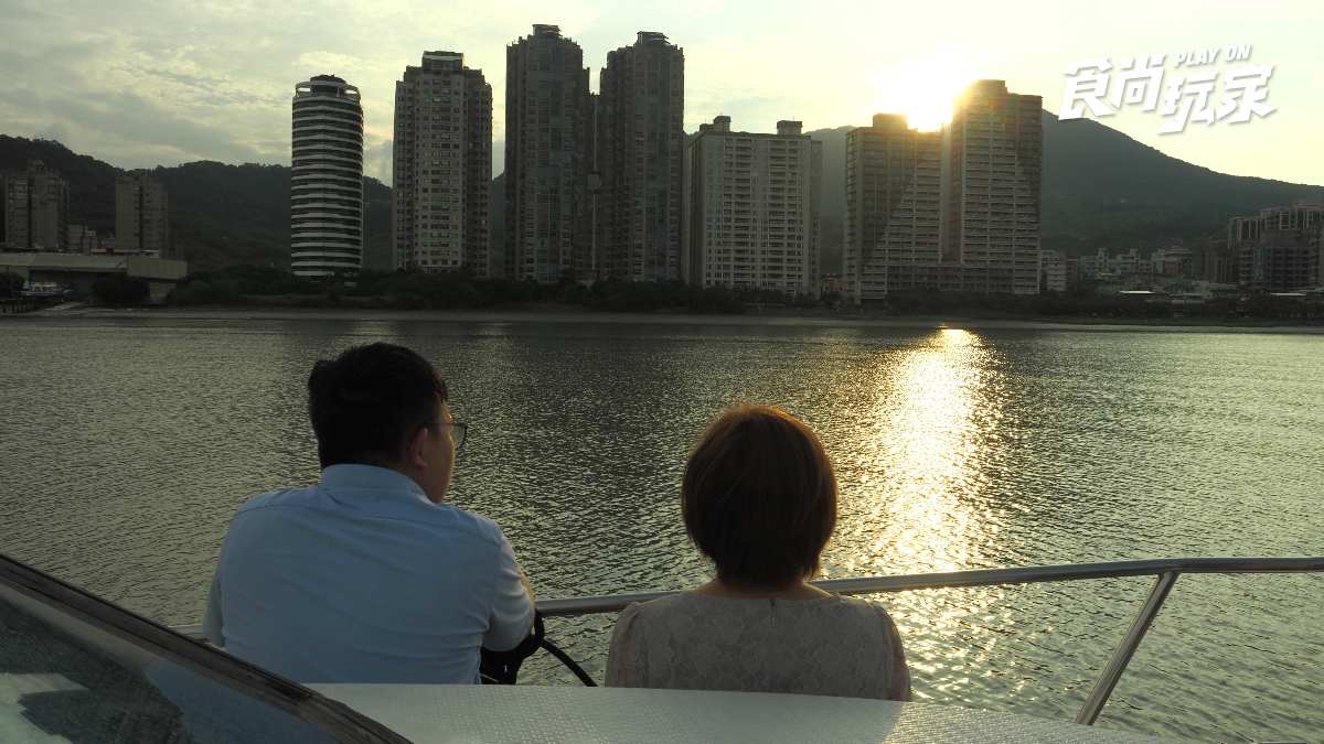 999元享受海上Villa！淡水河搭遊艇追淡江大橋夕陽，４小時暢遊藍色公路