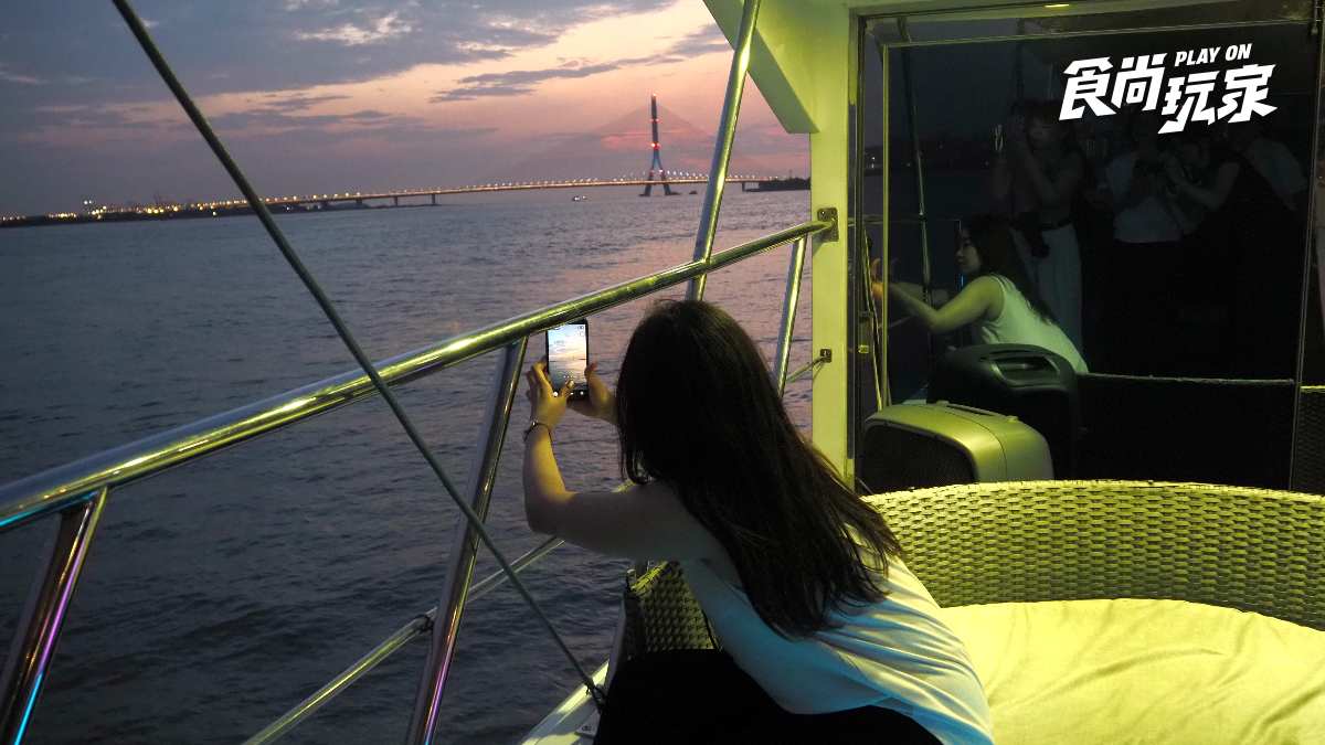 999元享受海上Villa！淡水河搭遊艇追淡江大橋夕陽，４小時暢遊藍色公路