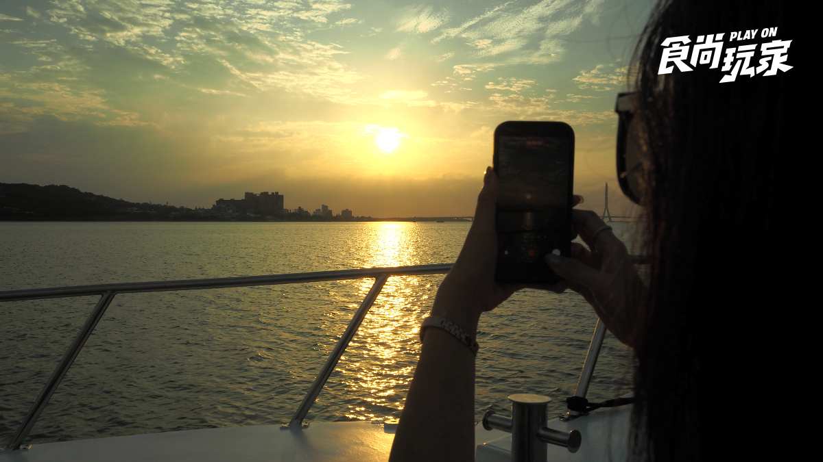 999元享受海上Villa!淡水河搭遊艇追淡江大橋夕陽,4小時暢遊藍色公路 999元享受海上Villa!淡水河搭遊艇追淡江大橋夕陽,4小時暢遊藍色公路