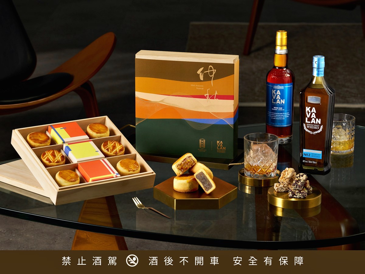 不只佳德、犁記！中秋特色禮盒推薦10款，威士忌月餅、黑金蛋黃酥、純素都有