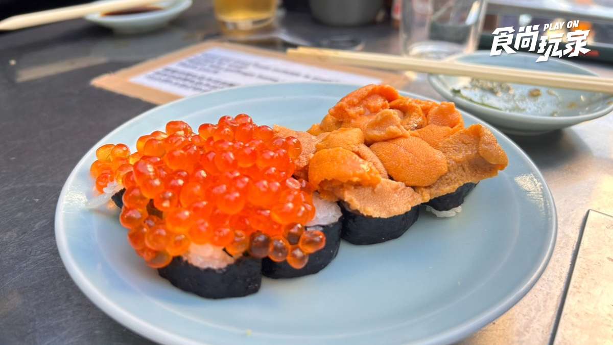 日本人氣「玩火」美食！大阪爺爺徒手炒魚肉、京都近距離看拉麵噴火