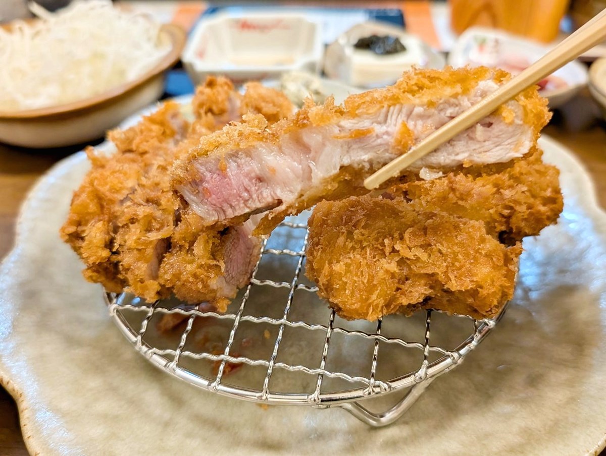 全台首推「豬排吃到飽」！380元起炸豬五花無限續盤，白飯、高麗菜絲也暢吃