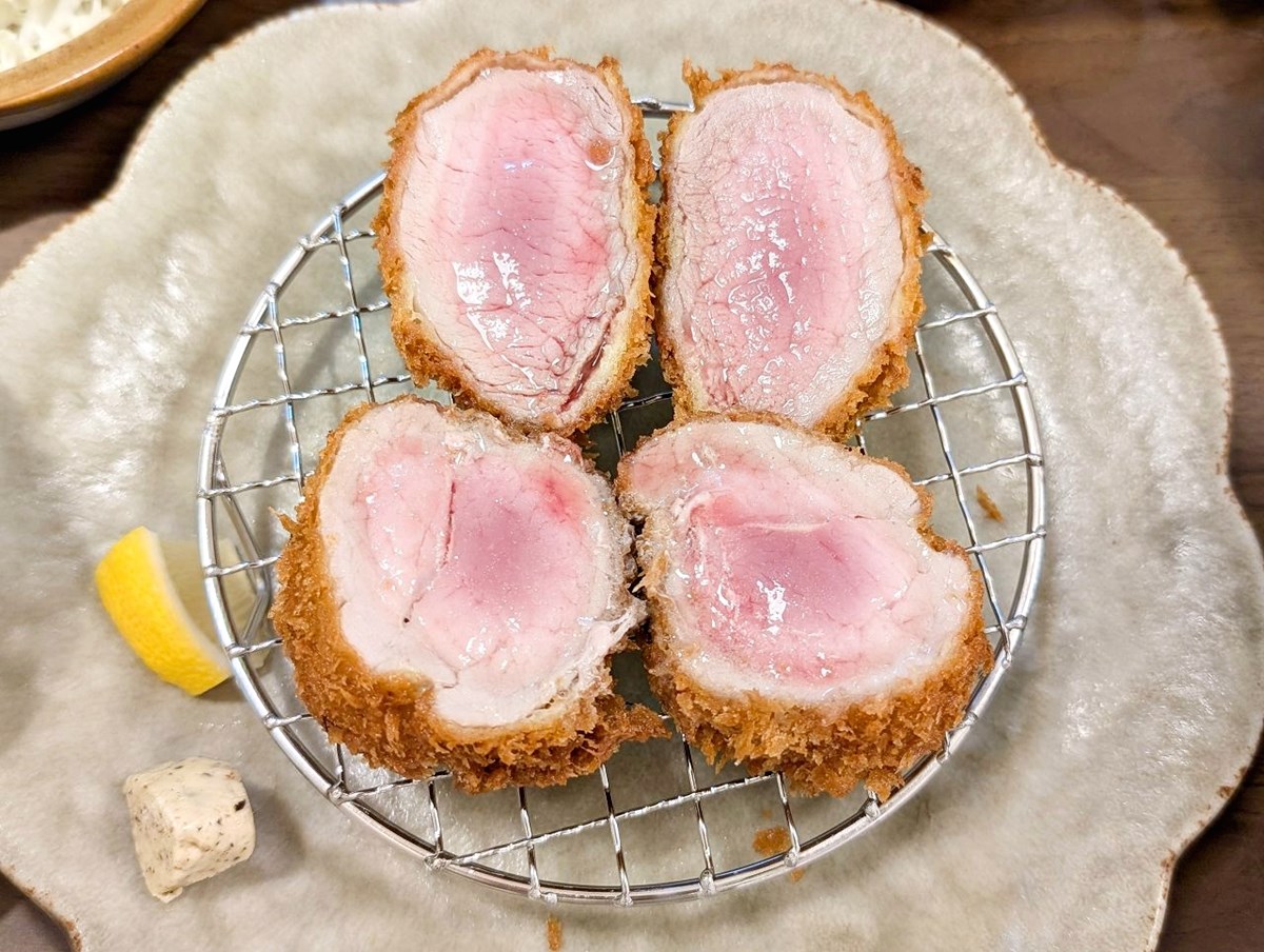 全台首推「豬排吃到飽」！380元起炸豬五花無限續盤，白飯、高麗菜絲也暢吃