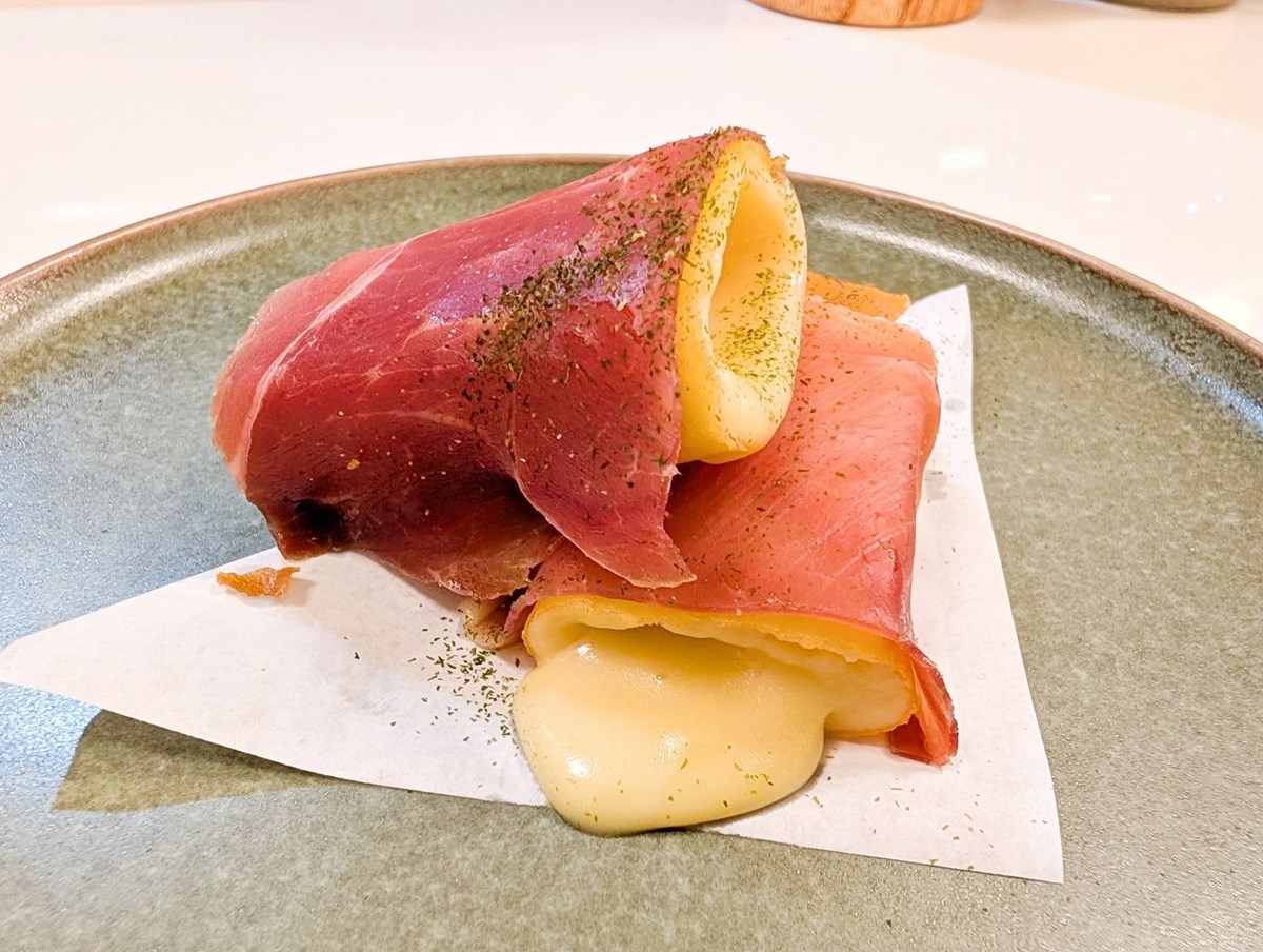 全台首推「豬排吃到飽」！380元起炸豬五花無限續盤，白飯、高麗菜絲也暢吃