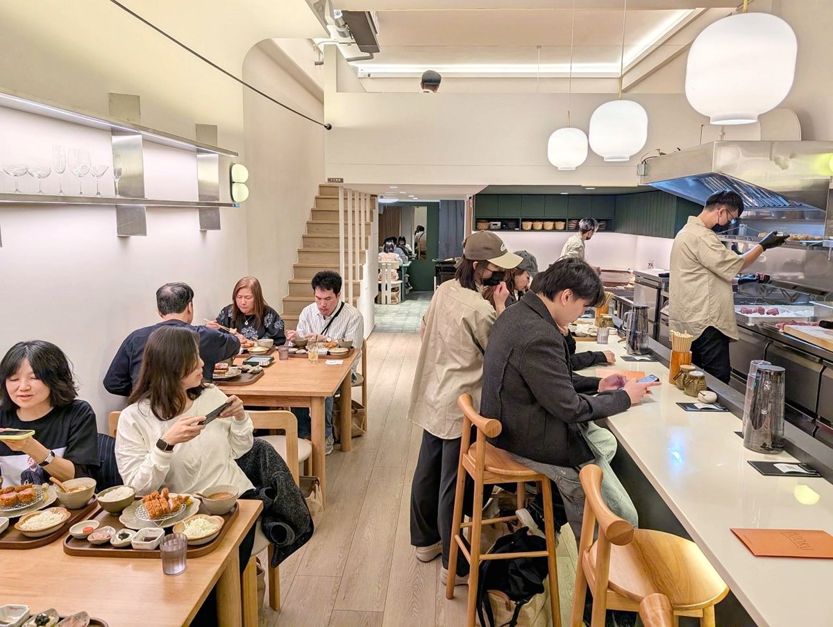 全台首推「豬排吃到飽」！380元起炸豬五花無限續盤，白飯、高麗菜絲也暢吃
