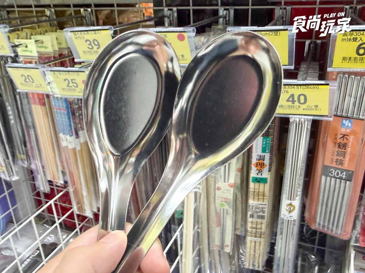 日本人來台必逛這裡！狂掃阿嬤臉盆、拜拜盤、湯匙，「小心地滑」也成戰利品