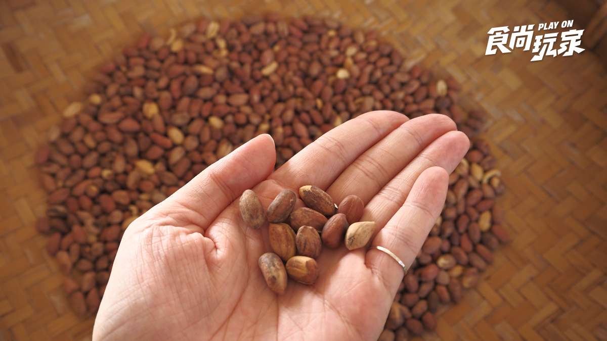 澎湖最繽紛秘境！七彩浮球牆拍網美照，變身「蒙面俠」炒花生體驗島民日常