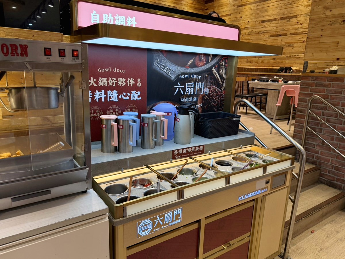 全台第１間「六扇門吃到飽店」！288元爽吃披薩、炸物，30款自助吧無限夾