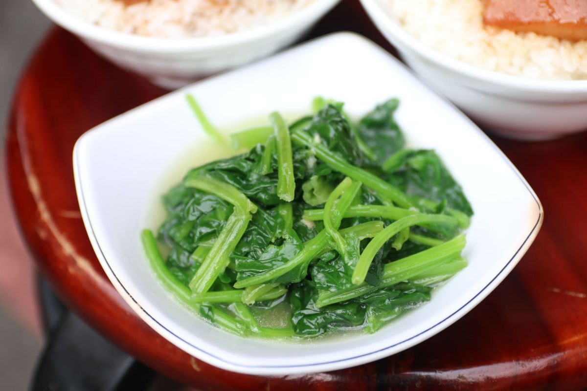 台中24小時「神級爌肉飯」！香滷腳庫軟嫩Q彈，必加靈魂酸菜、辣椒更唰嘴