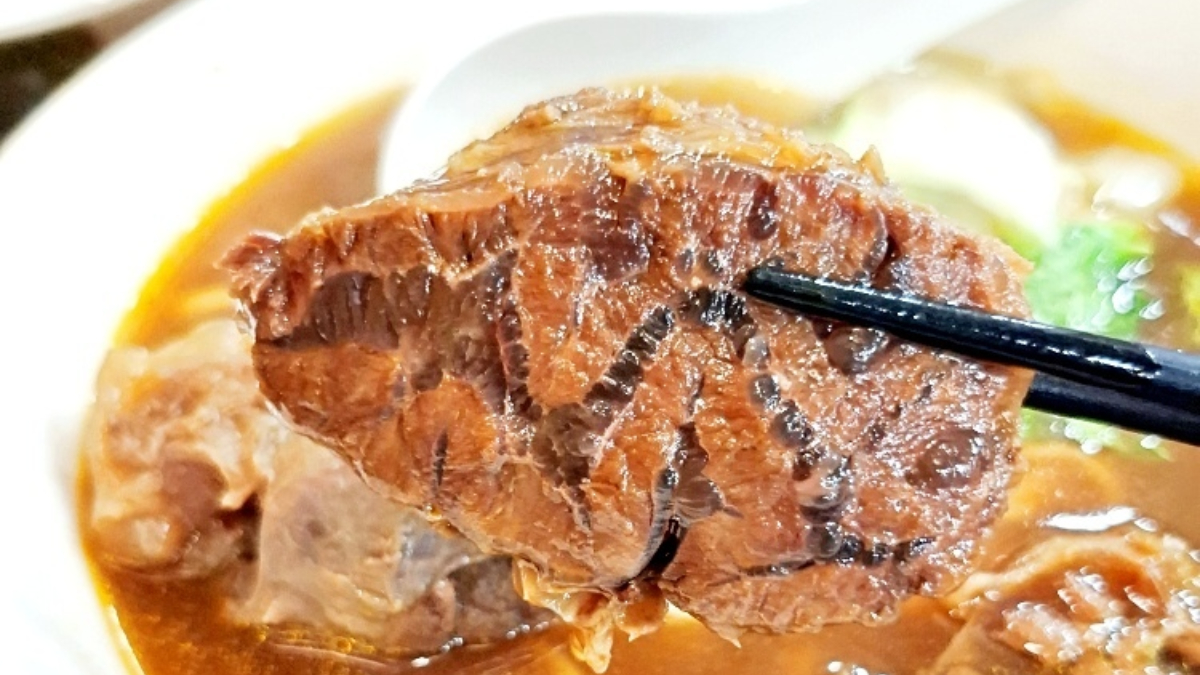 半夜想吃牛肉麵不要叫女友煮！台北６間深夜牛肉麵：24小時、必比登、免費續麵