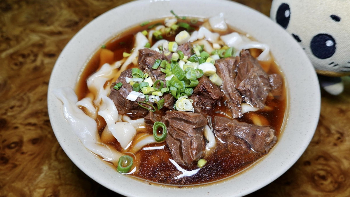半夜想吃牛肉麵不要叫女友煮！台北６間深夜牛肉麵：24小時、必比登、免費續麵