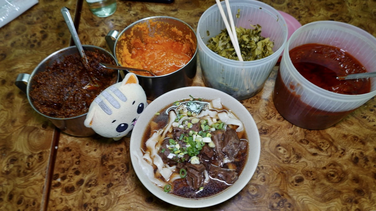 半夜想吃牛肉麵不要叫女友煮！台北６間深夜牛肉麵：24小時、必比登、免費續麵
