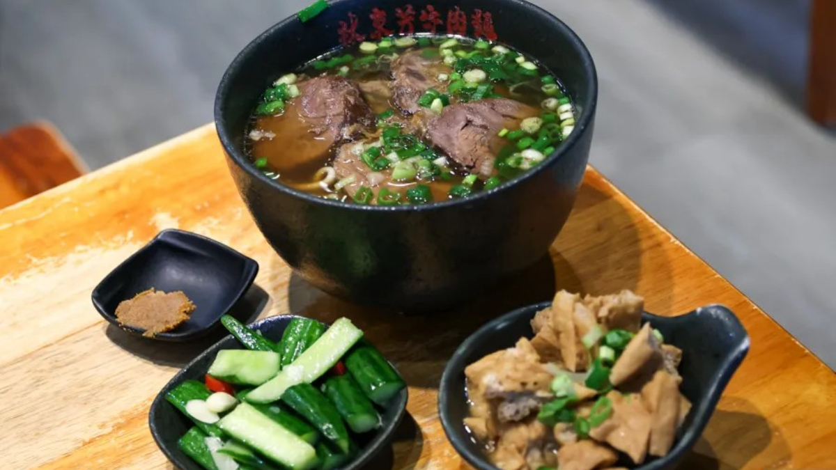 半夜想吃牛肉麵不要叫女友煮！台北６間深夜牛肉麵：24小時、必比登、免費續麵