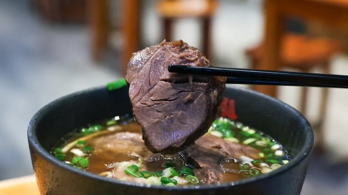 半夜想吃牛肉麵不要叫女友煮！台北６間深夜牛肉麵：24小時、必比登、免費續麵