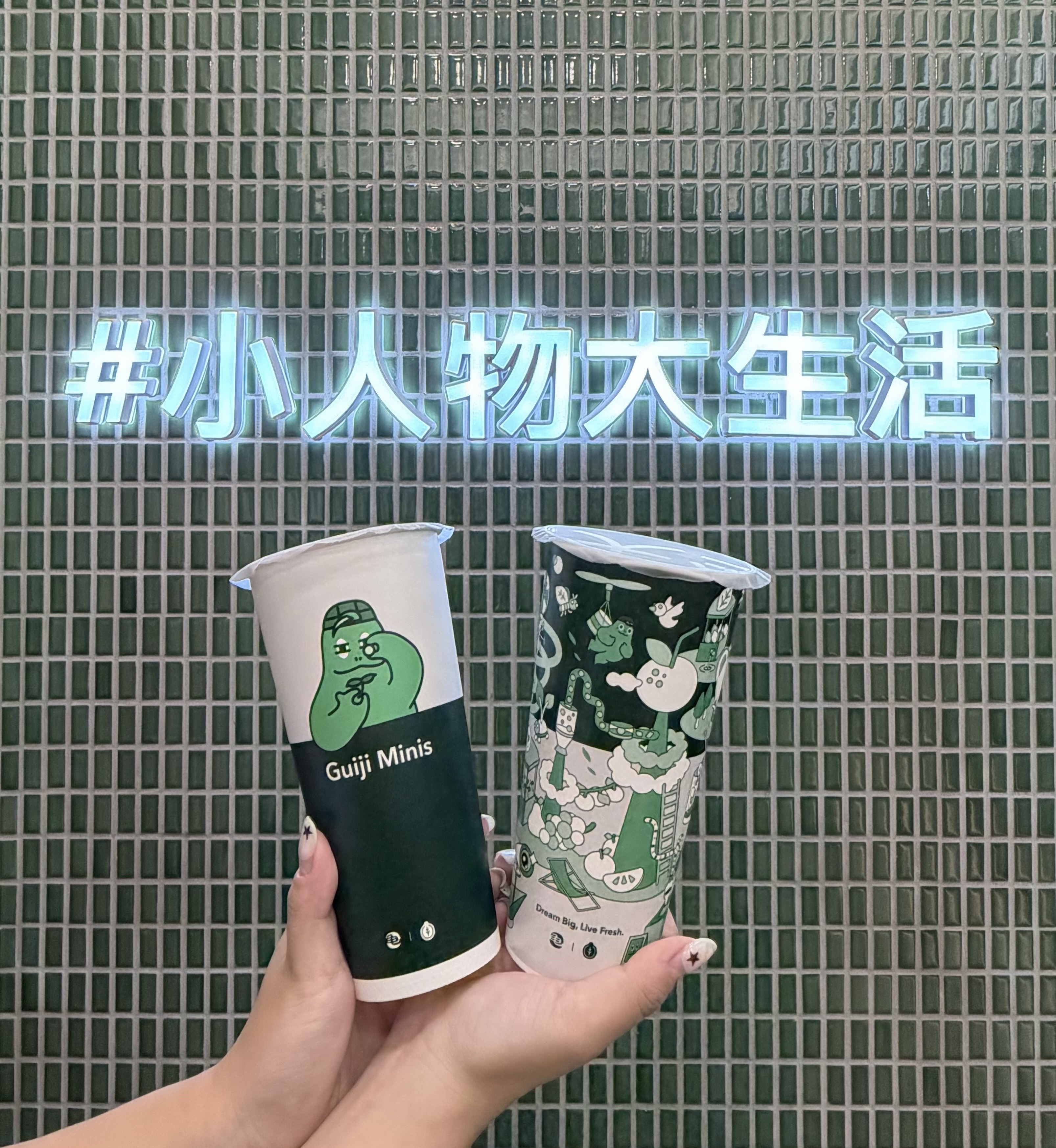 褲褲兔撞見紅衣小女孩！鶴茶樓鬼月聯名太鬧，龜記梅子、麻古冰淇淋買一送一
