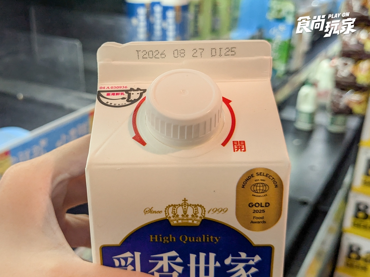 泡麵包裝驚見２個洞！不是普渡插香用、真實用途曝光，牛奶盒凹痕藏暖心原因