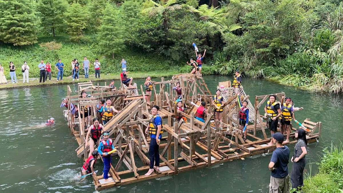 自己蓋樹屋！孩子當「小小建築師」，親自設計、木工打造「海上基地、木屋樂園」