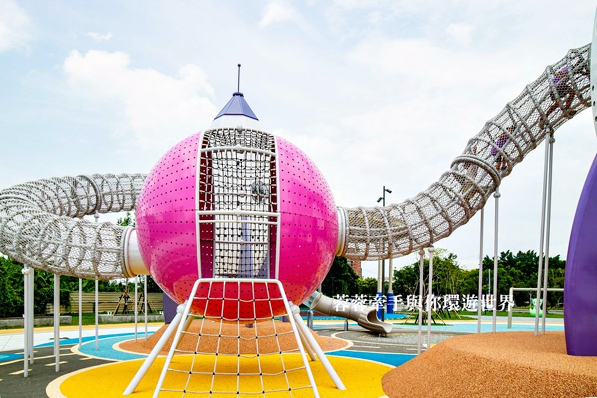 全新「太空主題公園」免費玩！２層樓火箭滑梯、飛碟星球太狂，4500坪超放電
