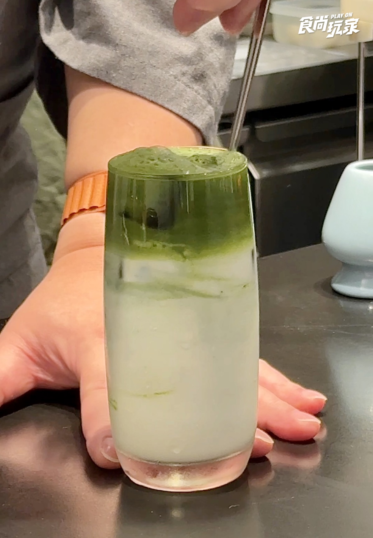 「手刷抹茶」正夯！辻利茶舗總經理教你挑對茶粉，５步驟刷出抹茶拿鐵